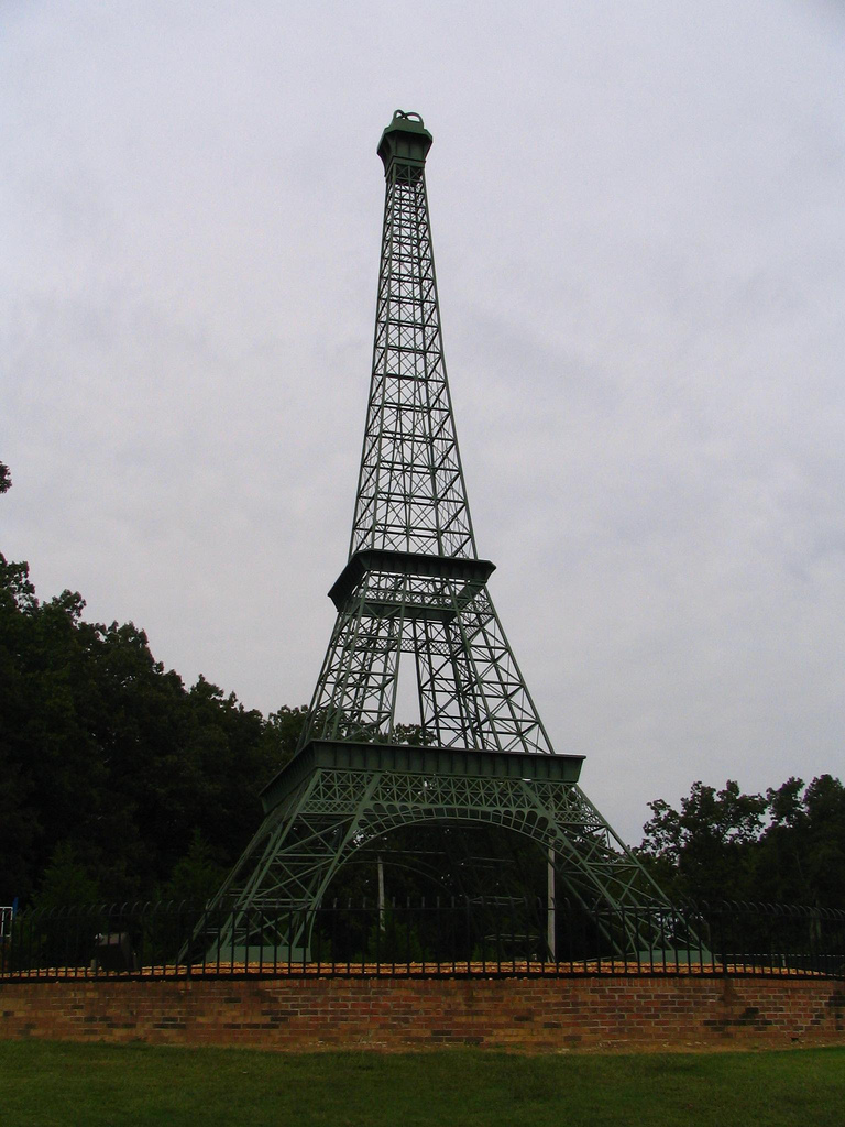 Eiffel Tower - Paris, TN